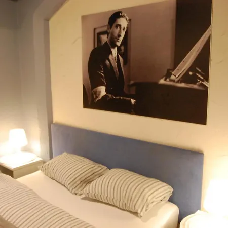 Lullaby Private *